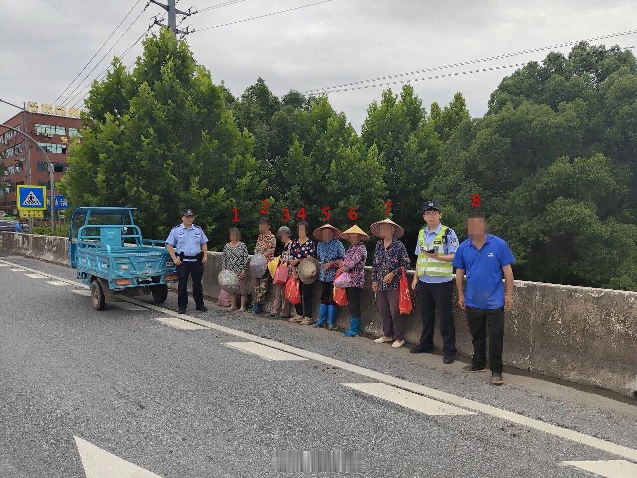 东阳身边事  近日，东阳市公安局交管大队南马中队的交警在巡逻途中，远远发现一辆三