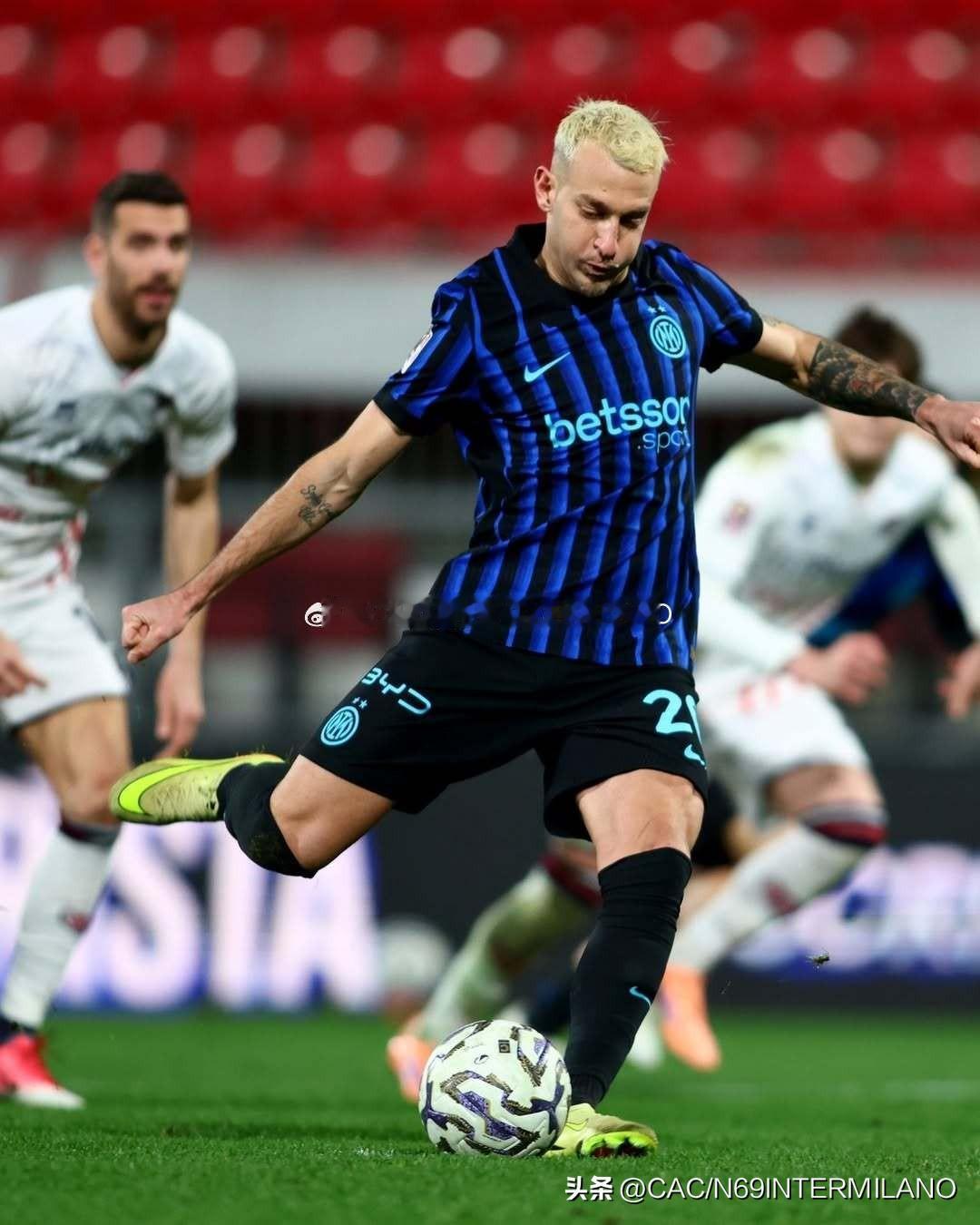 【意丙联赛】

国际米兰U23主场1:0维尔图斯维罗纳，
上半场补时阶段，拉古米