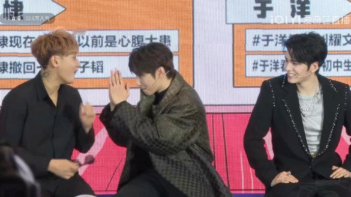 宇宙闪烁请注意破9000露腹肌爆闪团露腹肌 宇宙闪烁请注意破9000露腹肌，爆闪