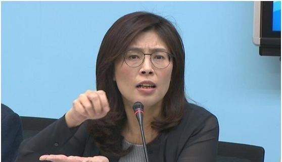 要我说，台湾两千多万的人当中，最勇敢的不是邱毅、洪秀柱、郁慕明，也不是高安国、馆