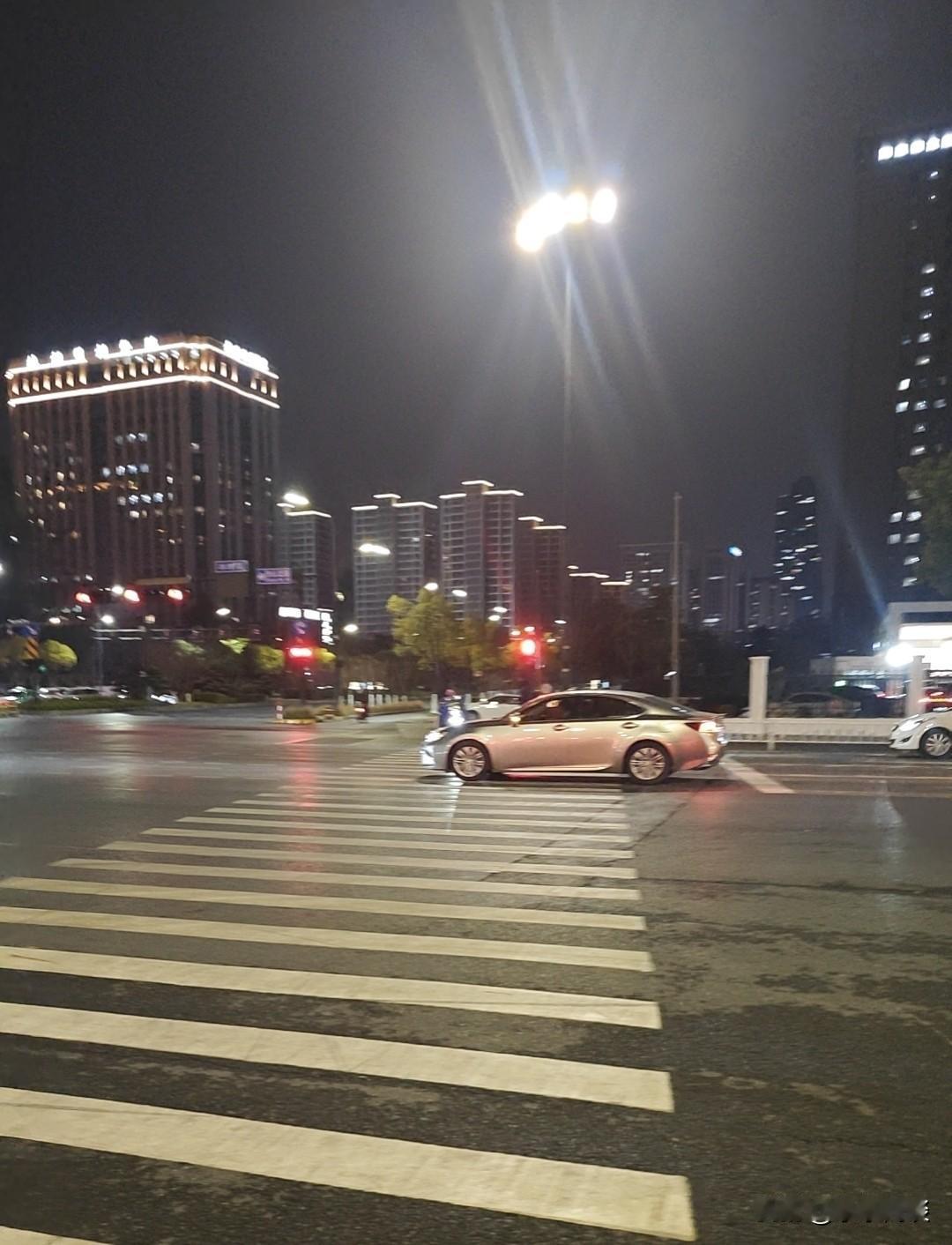 马杜罗被美国抓了，古巴……危！
 
2026年1月3日，特朗普突然官宣美军三角洲