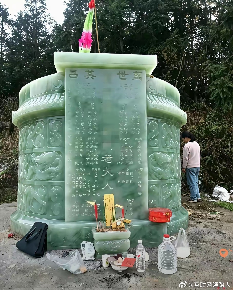 耗资用玉石堆砌陵墓，看着倒是气派奢华，可这般铺张，真有意义吗？ 