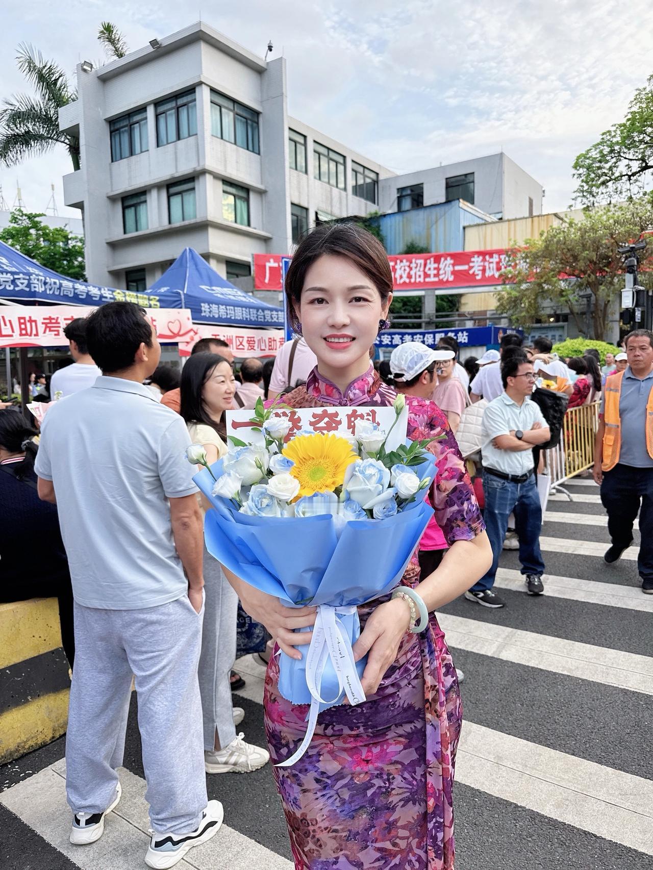 12年寒窗今天圆满收官，学子们辛苦了，愿你合上笔帽的那一刻，也合上了所有忐忑，不