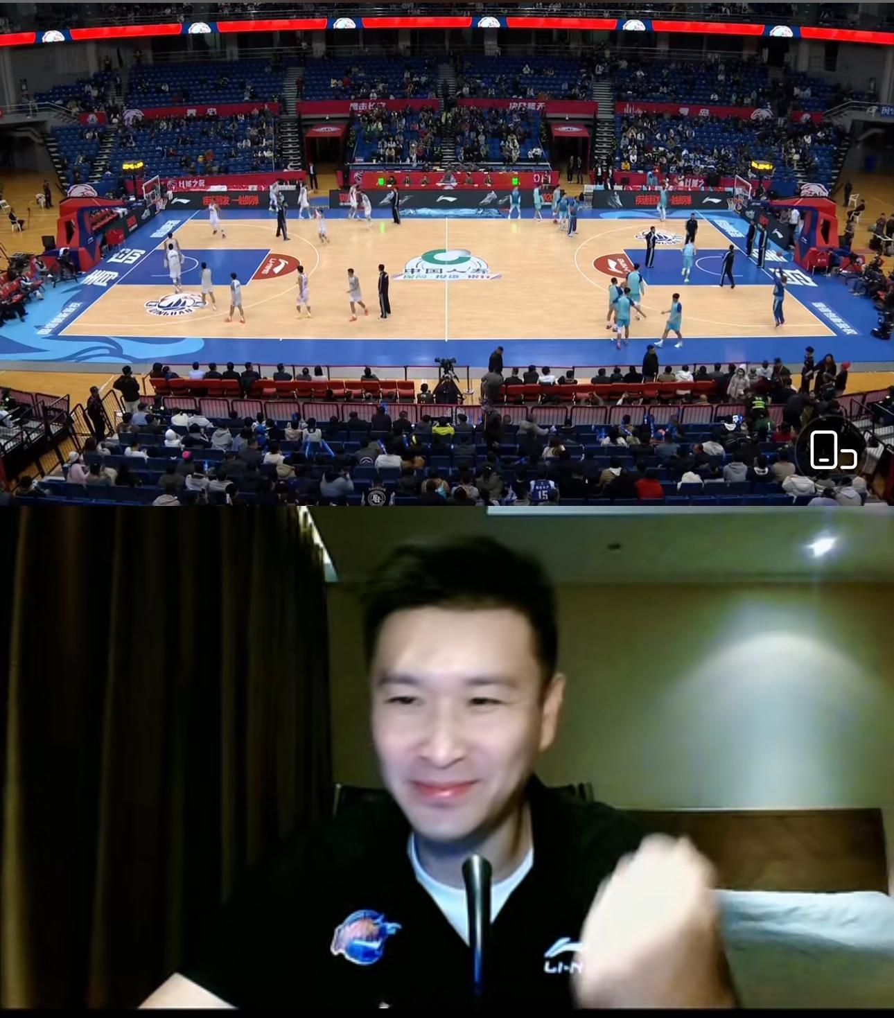 新时代的CBA！总经理解说比赛，一边卖货一边陪球迷看球霍楠介绍说四川男篮正在接触