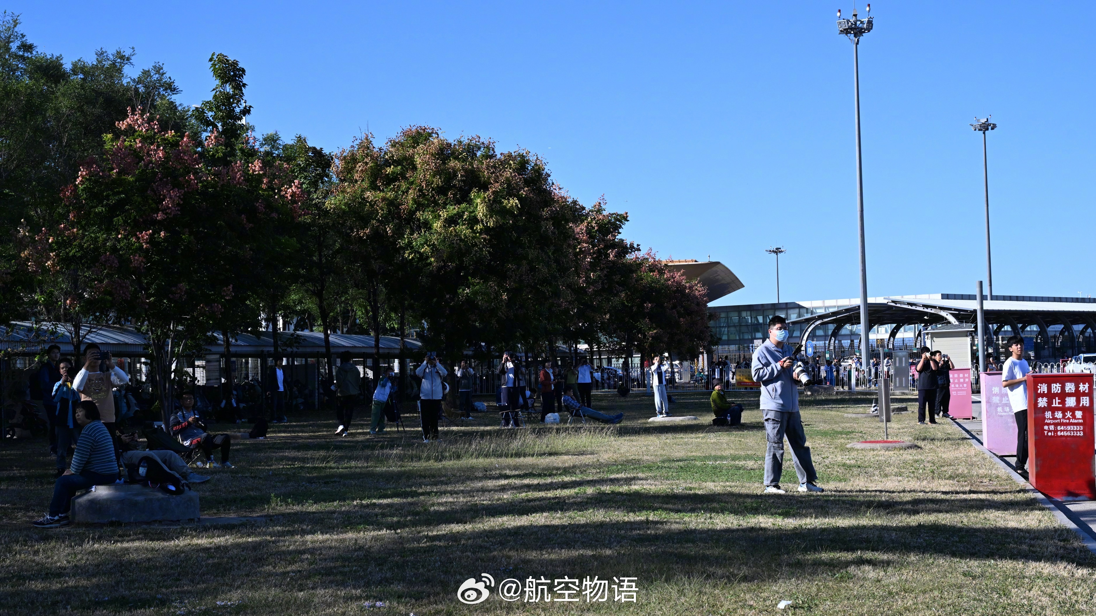 国庆节的首都机场，是什么让飞友们蹭一下都站起来了？ ​​​