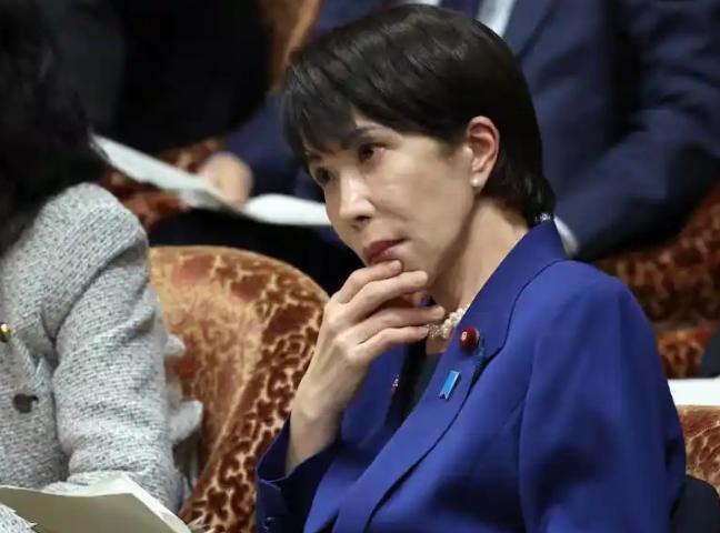 从大国博弈角度看：真正让高市收手的不是中韩抗议，而是华盛顿的信号。

靖国神社问