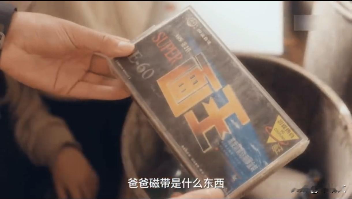 百万博主娃误认刘晓庆为奶奶！7080后破防：那是我们的青春顶流
 
手工博主带娃