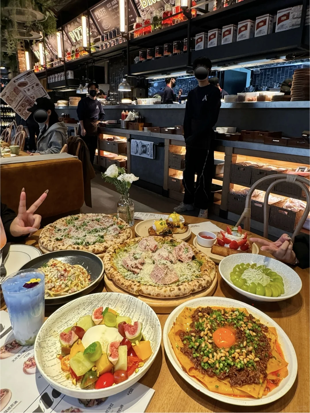 杭州新开的漂亮饭！！开心果披萨吼吼吃🍕！！！