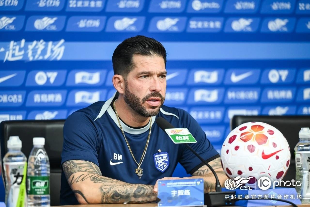 武汉三镇0比1成都蓉城 赛后新闻发布会武汉三镇主教练莫拉：“今天面对联赛的领头羊