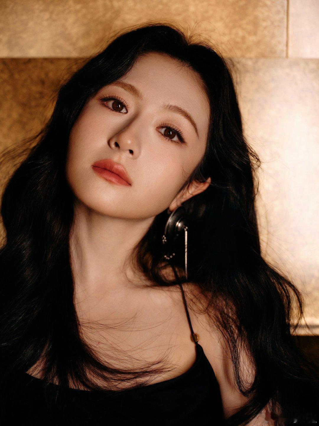 我承认对李兰迪太大声了谁说李兰迪胖啊 事实证明，不是她胖，是角度和衣服的锅。黑裙