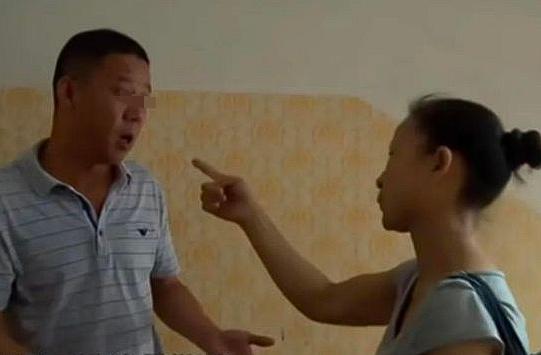 浙江宁波，女子父亲出轨离婚，母亲带着年幼的她改嫁，继父对她视若亲生。不料，27年