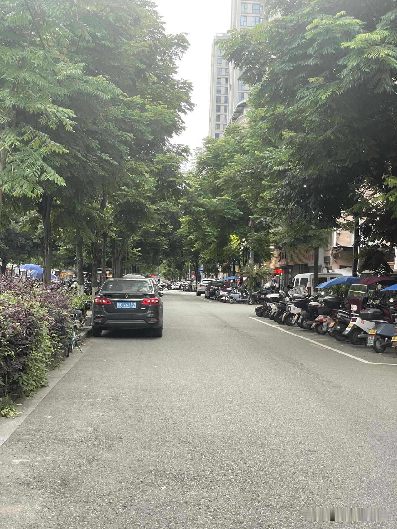 学校周一开运动会，因为下雨推迟三天，那么运动会是周几开的？