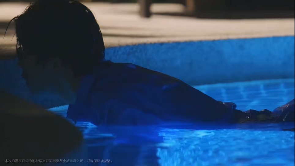 他会塌腰，好神奇，我以为只有女生才能塌腰。 