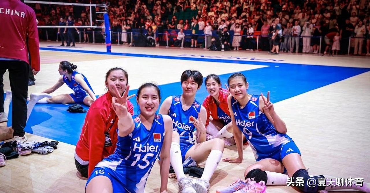 中国女排这俩小副攻可太有出息了，真给我们中国女排涨脸啊[流泪][流泪]王奥芊断层