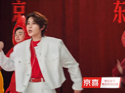 濛主不去演喜剧真的可惜了！跳广场舞这段我看了十遍哈哈哈哈🎬浪姐的唱跳功底不错哦