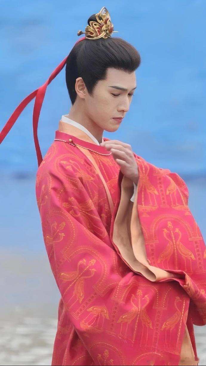 李昀锐尚公主红衣婚服路透李昀锐尚公主言尚婚服路透李昀锐《尚公主》红色婚服路透，婚