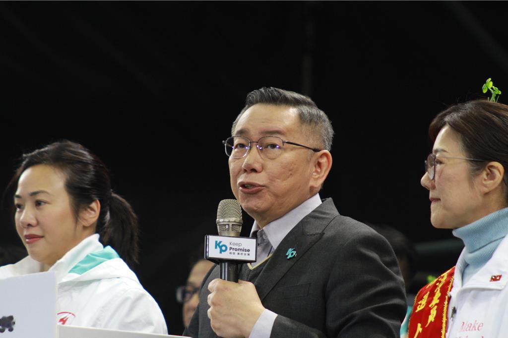 岛内绿媒今日发文谈柯文哲，断言“潮水退去，没穿裤子的正是柯文哲”。而柯文哲10年