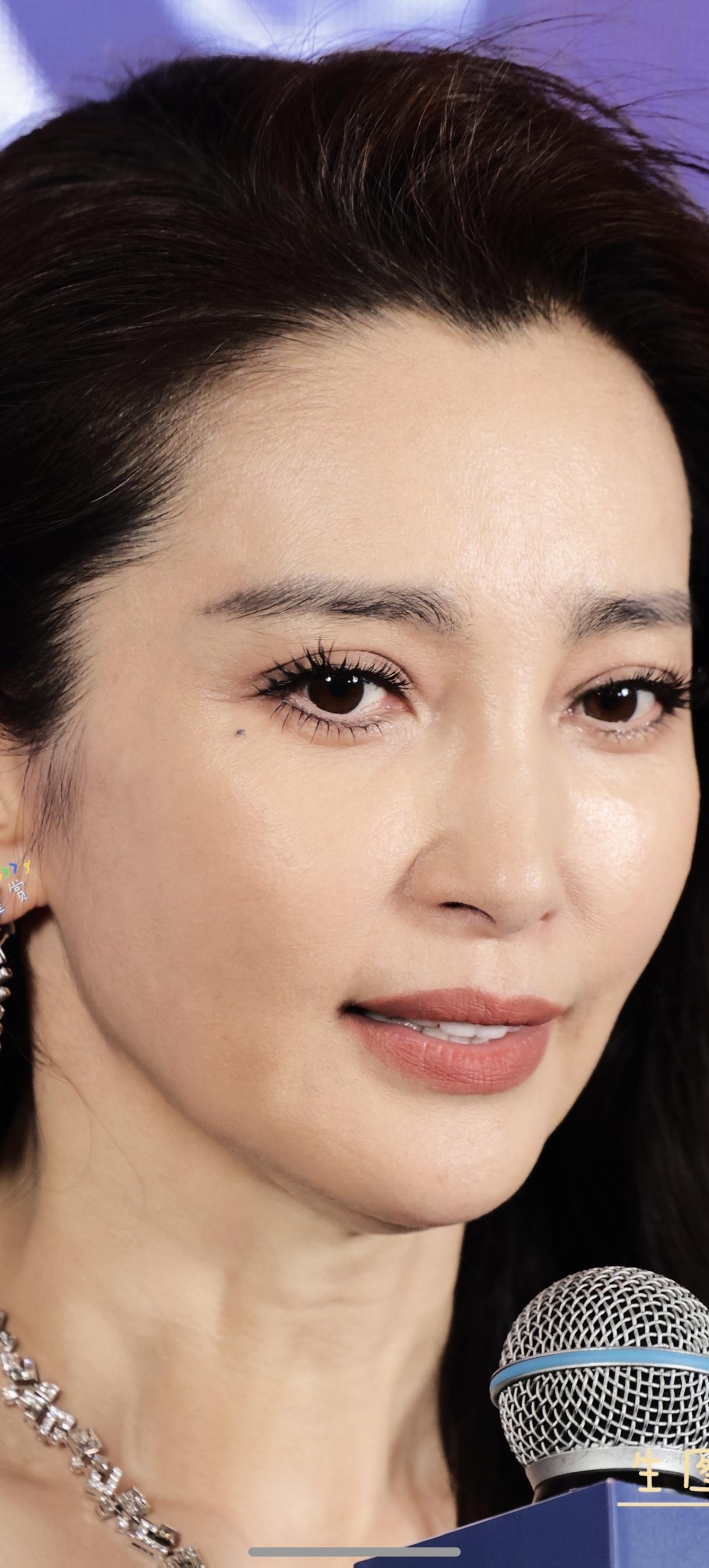 52岁抗住了原相机怼拍的镜头