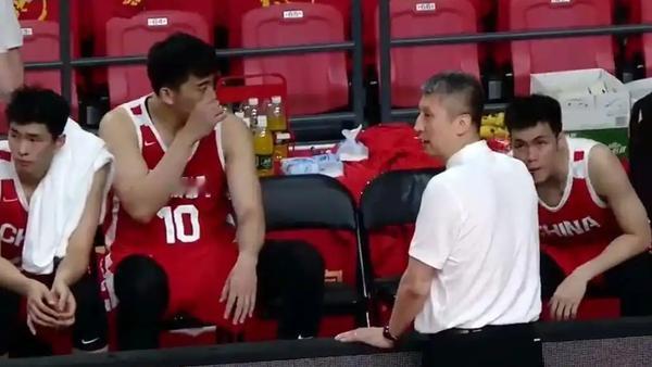 中国男篮1分惜败FMP拉德尼基男篮6月4日，中国男篮在长沙站热身赛中以81-82