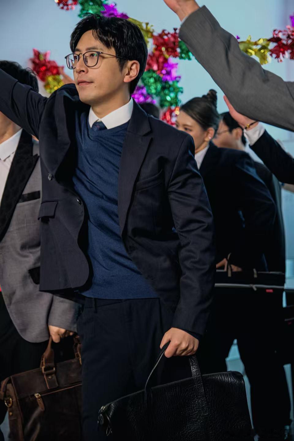 白客每个角色都在交五险一金电影魔方小姐角色不分大小，每一份职业都被他赋予鲜活真实