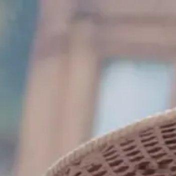 许妍小苦瓜赵露思新剧开播:该剧改编自《大乔小乔》，赵露思饰演许妍，角自幼被父母忽