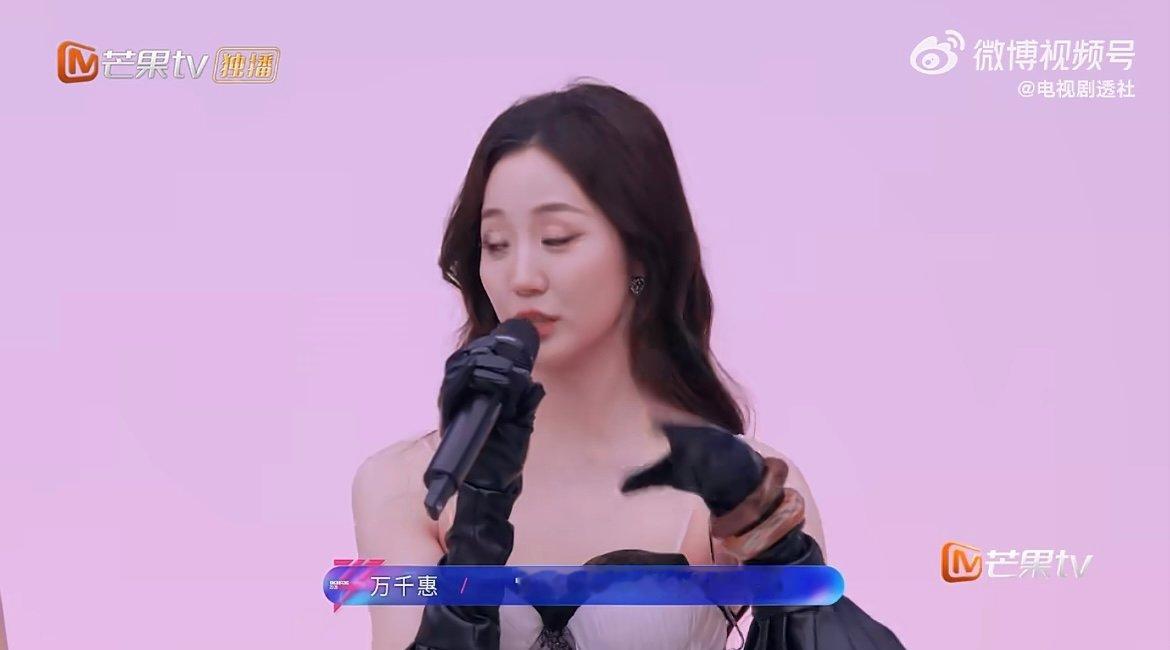 万千惠金粉世家闭环了 经典永不褪色，旋律跨越流年，万千惠以歌声收尾，金粉世家的浪