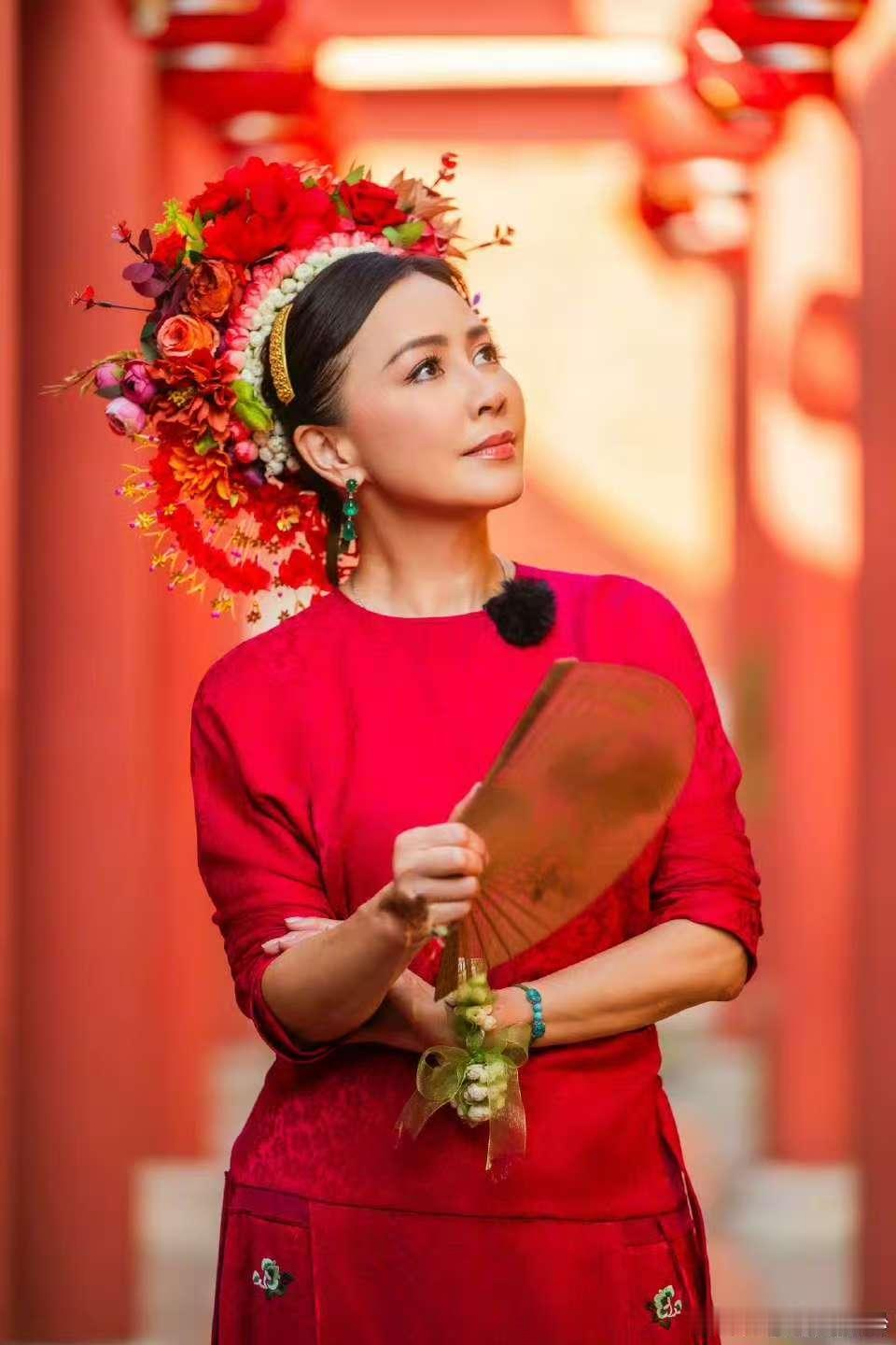 一路繁花2中的女性群像一路繁花何赛飞在节目中的表现总是让人感到惊艳，她的果断与沉