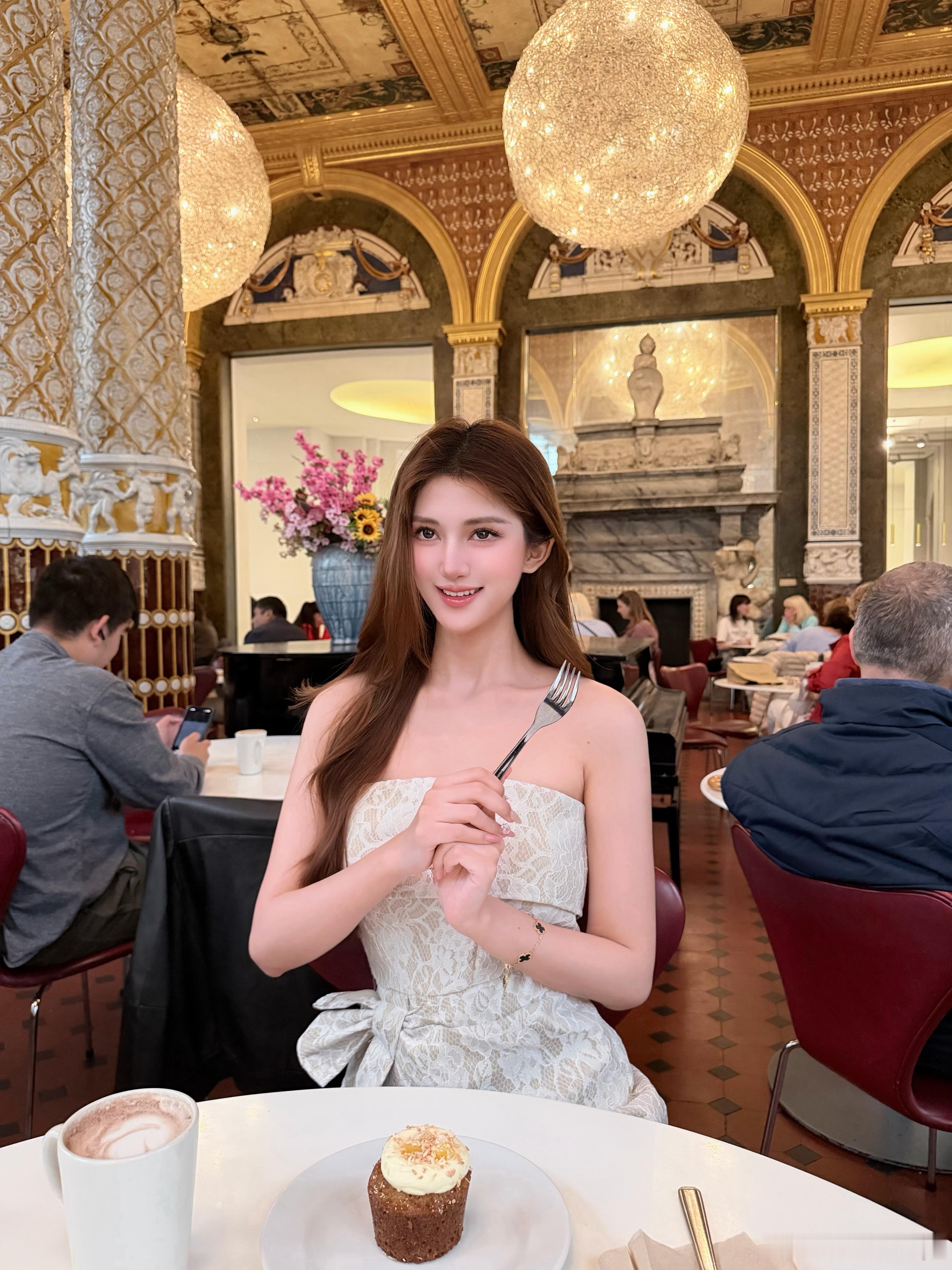 so busy 英国·Victria and Albert museum