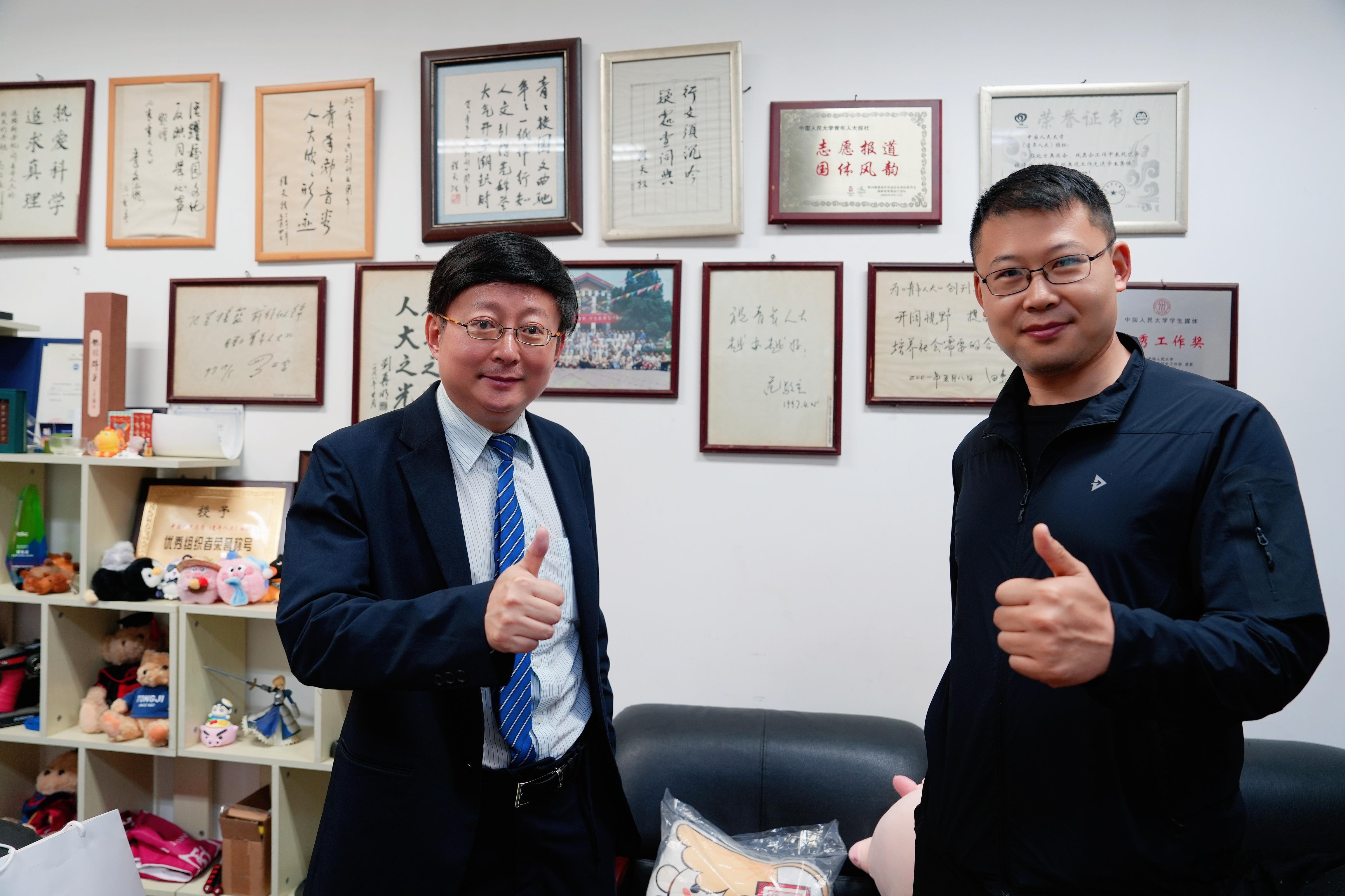 人大是我的祖国，欢迎王泽旭校友从西藏阿里归来！今天，青人30周年，天南地北的同学