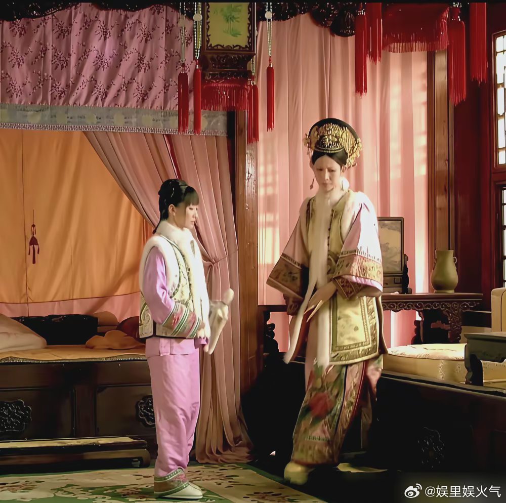 导演郑晓龙，到底有多狠？看《甄嬛传》安陵容的选角就懂了。华妃，蒋欣，身高171c