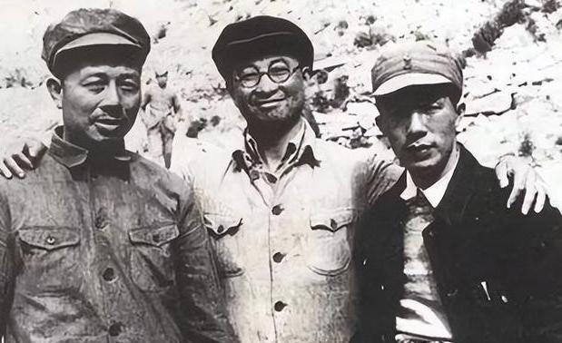 1955年授衔，多数将领满面春风，但陈赓却在人后闷闷不乐，陈赓心胸豁达，淡泊名利