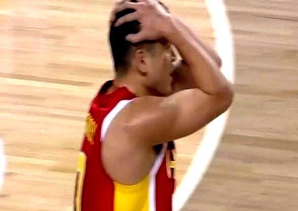 我跟你讲，看完国家队那球，我一晚上没睡好。
 

国家队进攻就靠着那套一成不变的