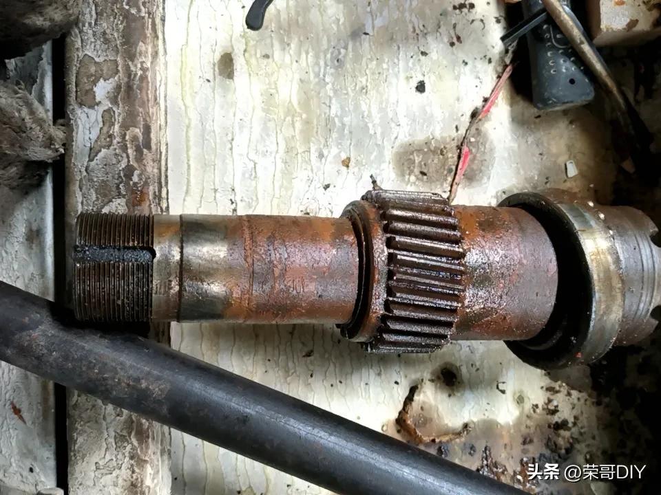 玻璃刻花机维修保养中，重要的事说三遍:加油！加油！要加油！