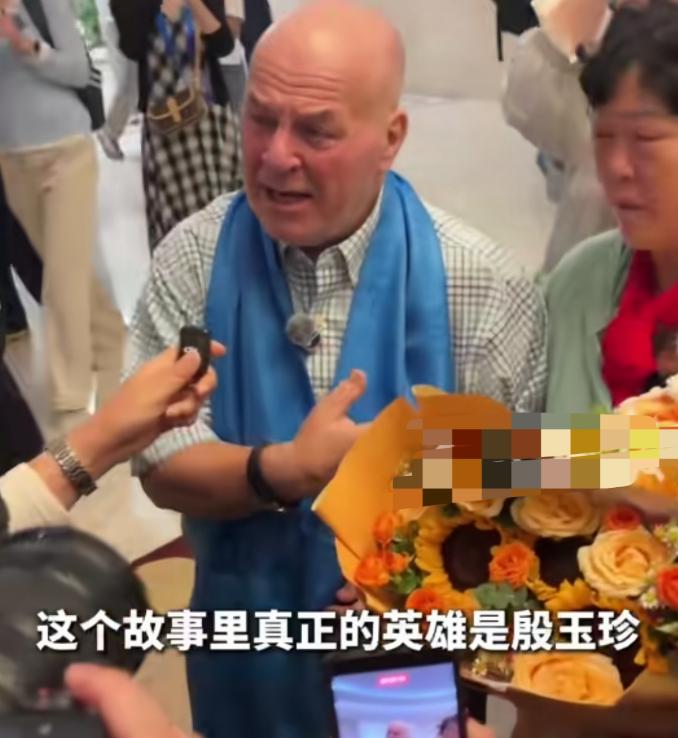 26年前，一个美国老师拿出5000美元，可能没有想到，这笔钱多年后会在中国沙漠里
