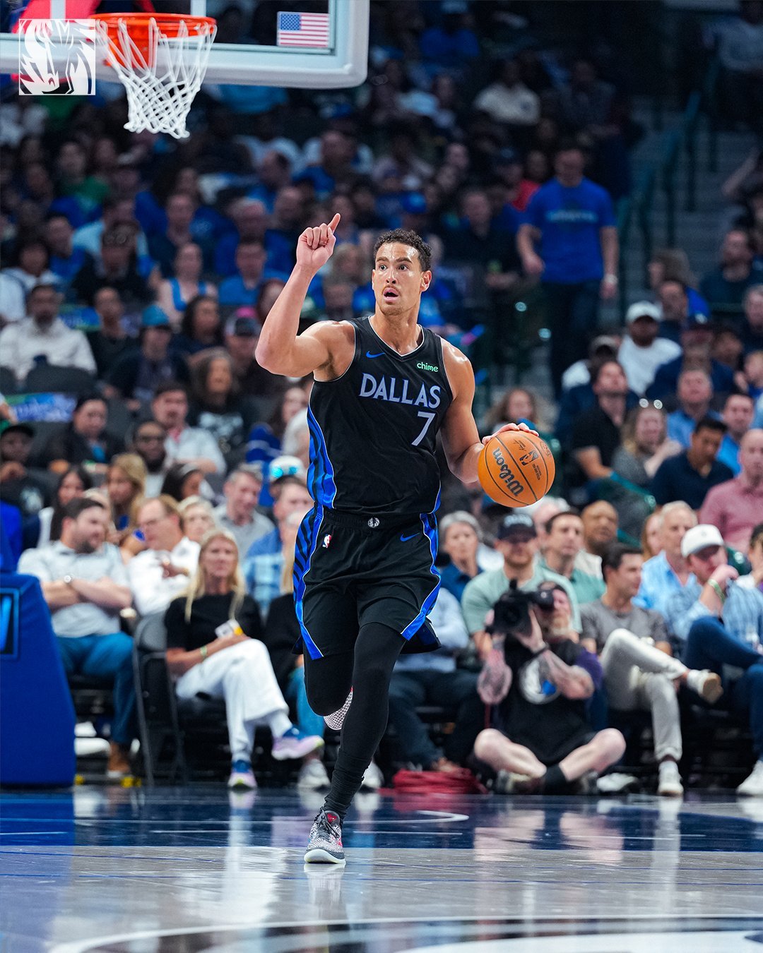 神奇的纪录：今天的比赛，鲍威尔贡献 9 分（运动战0投0中，罚球10中9）、8个