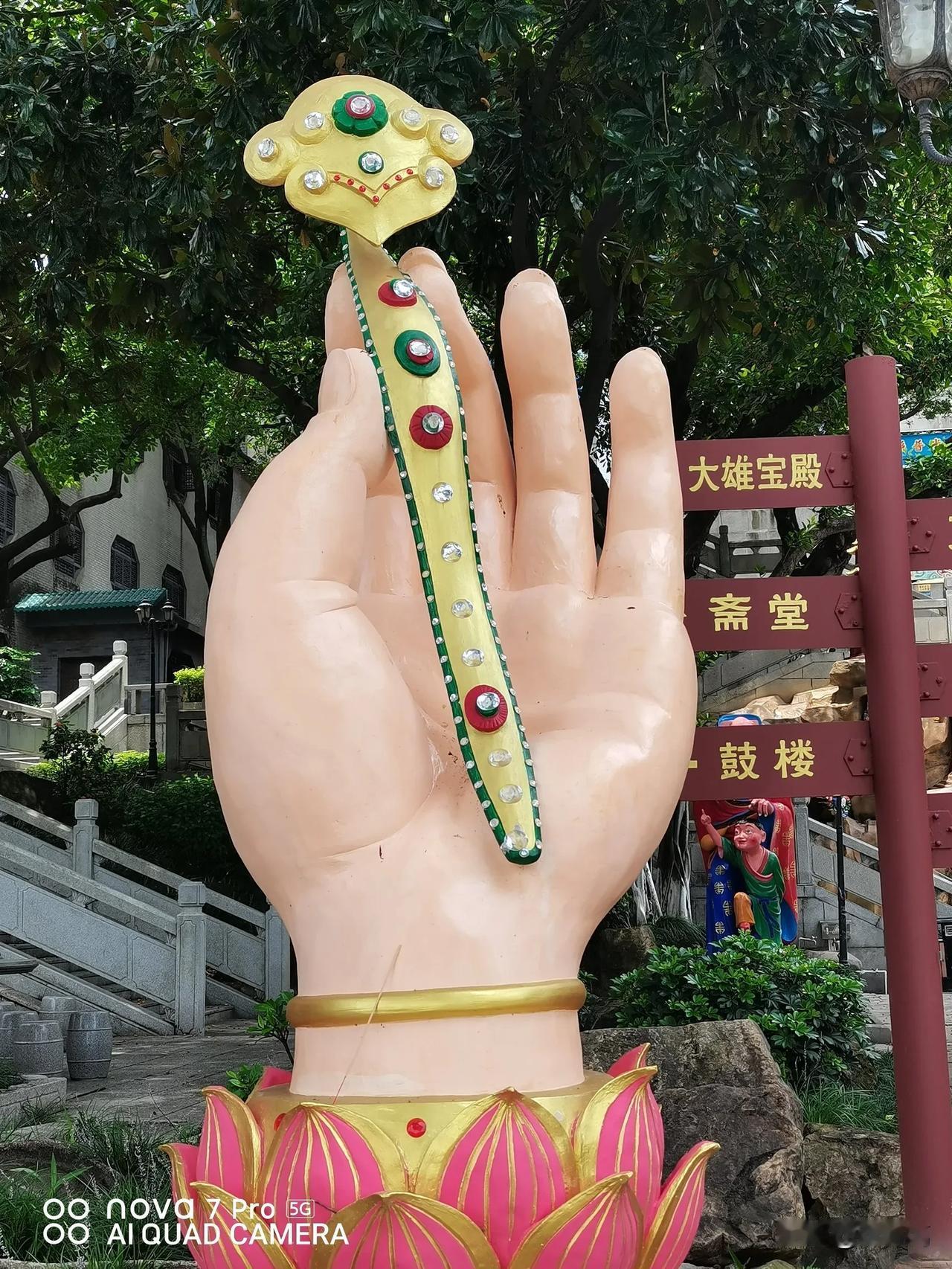 世人，为追名逐利，
前仆后继，耍尽心机和手段！

殊不知高处不胜寒，名利财权情这