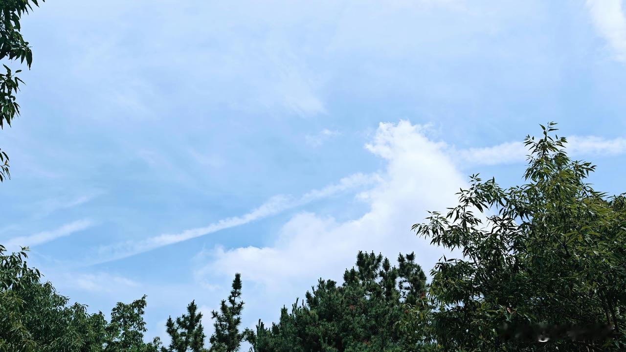 分享一张相册里随手拍的天空