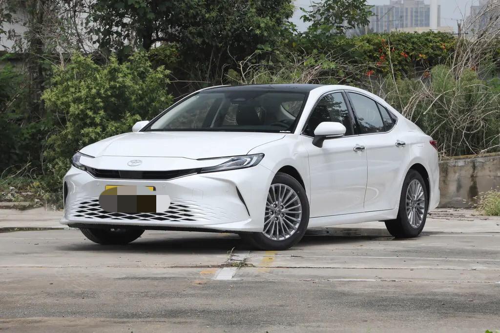 凯美瑞全球车型，国内由广汽丰田生产，定位中型轿车，全球销冠车型，凯美瑞既可以家用