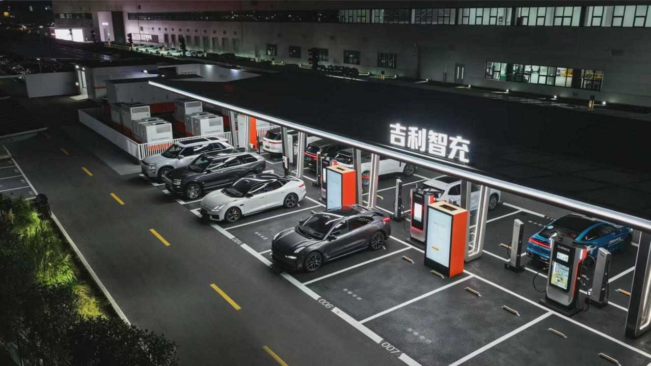 县城也能兆瓦充？吉利的真目标在“县县通”

吉利发布新一代AI智充技术。除兆瓦桩