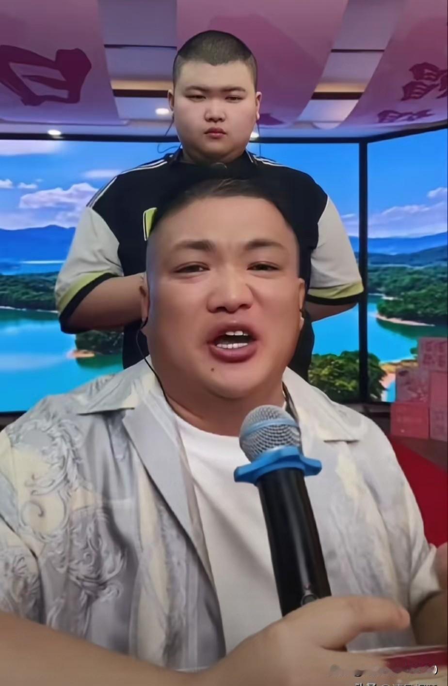 网红乱象何时休？

草帽姐曾经是当年和大衣哥红极一时的草根逆袭明星，记得印象比较