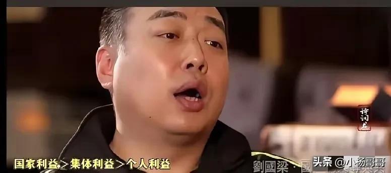 刘国梁现在估计肠子都悔青了！

他后悔的不是辞去乒协主席的职位，也不是离开一线教