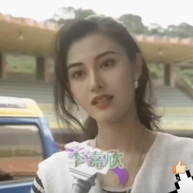 当年的李嘉欣确实是美的过分，圈内都说她是“恃靓行凶” 