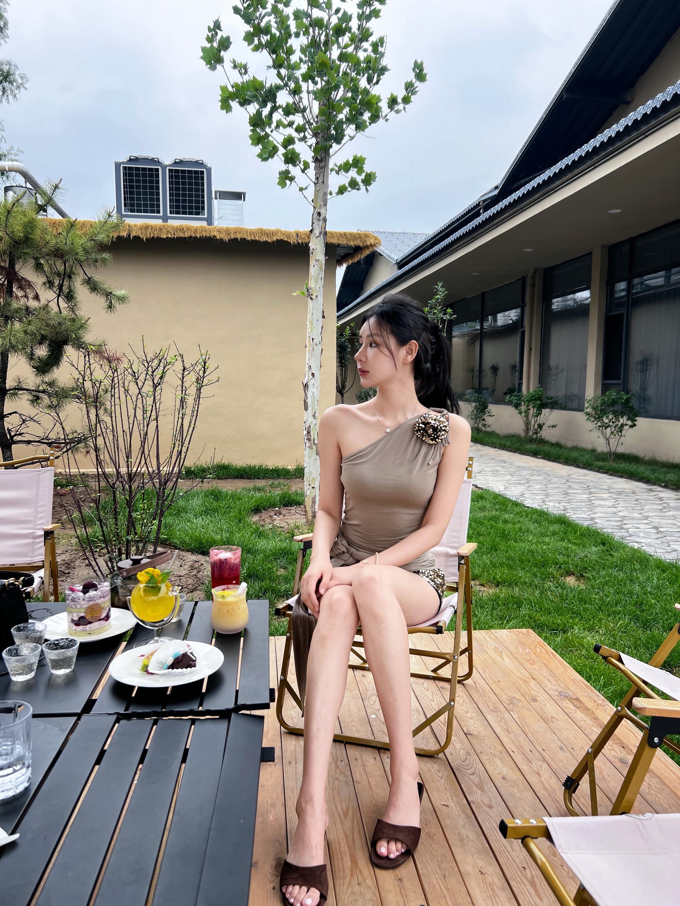 撸到了小狮子🦁 心都要化了💕 下午茶颜值爆表 坐在小院里吹风发呆 ...