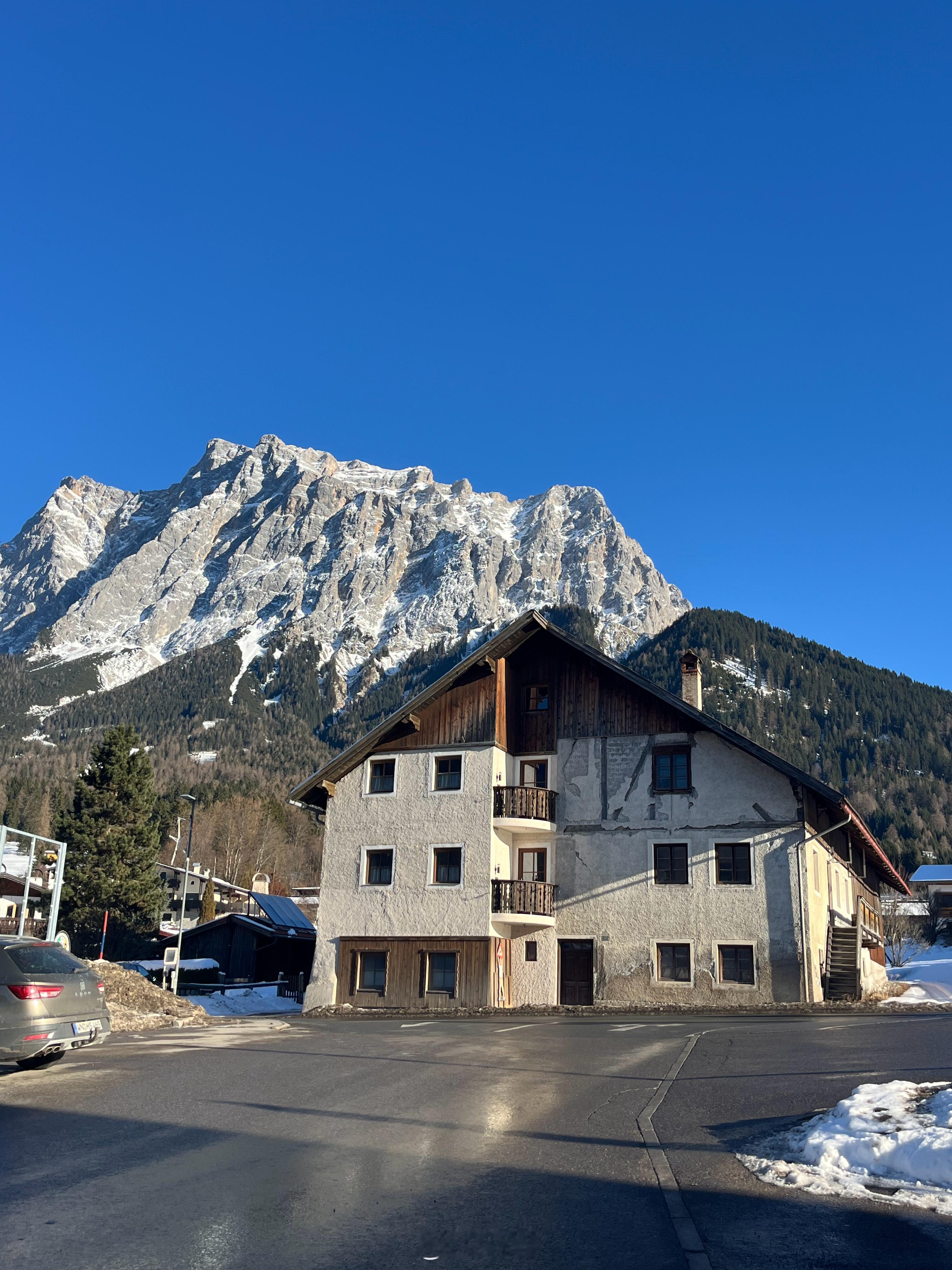 iX和阿尔卑斯山很配yz77聊车宝马ix