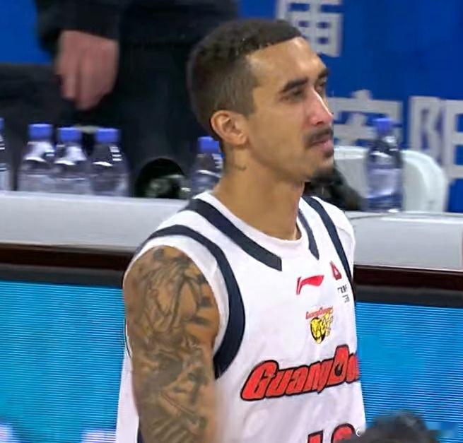 广东男篮战胜广州男篮 CBA俱乐部杯武汉赛区，广东男篮94-80战胜广州男篮！奎