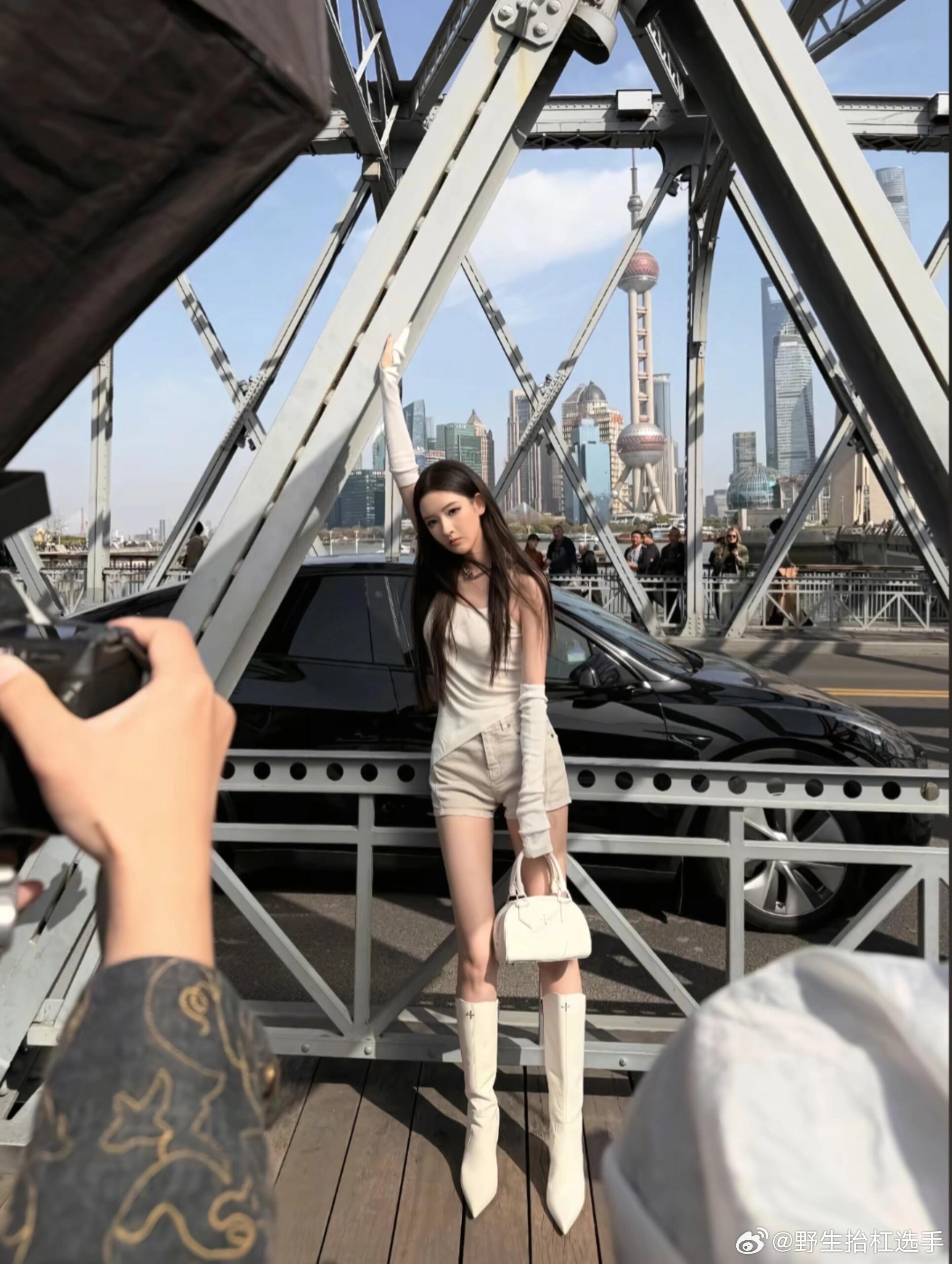 王玉雯这组照片真的震惊我，这个比例也太逆天了，下辈子让我预定这个脸蛋和身材好吗！