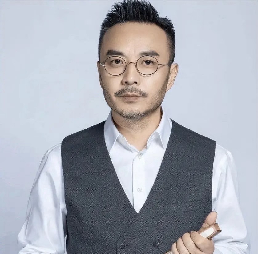 汪涵发布声明汪涵凌晨发文回应影片相关争议，称最初只是想扶持文艺作品，一时疏忽挂名