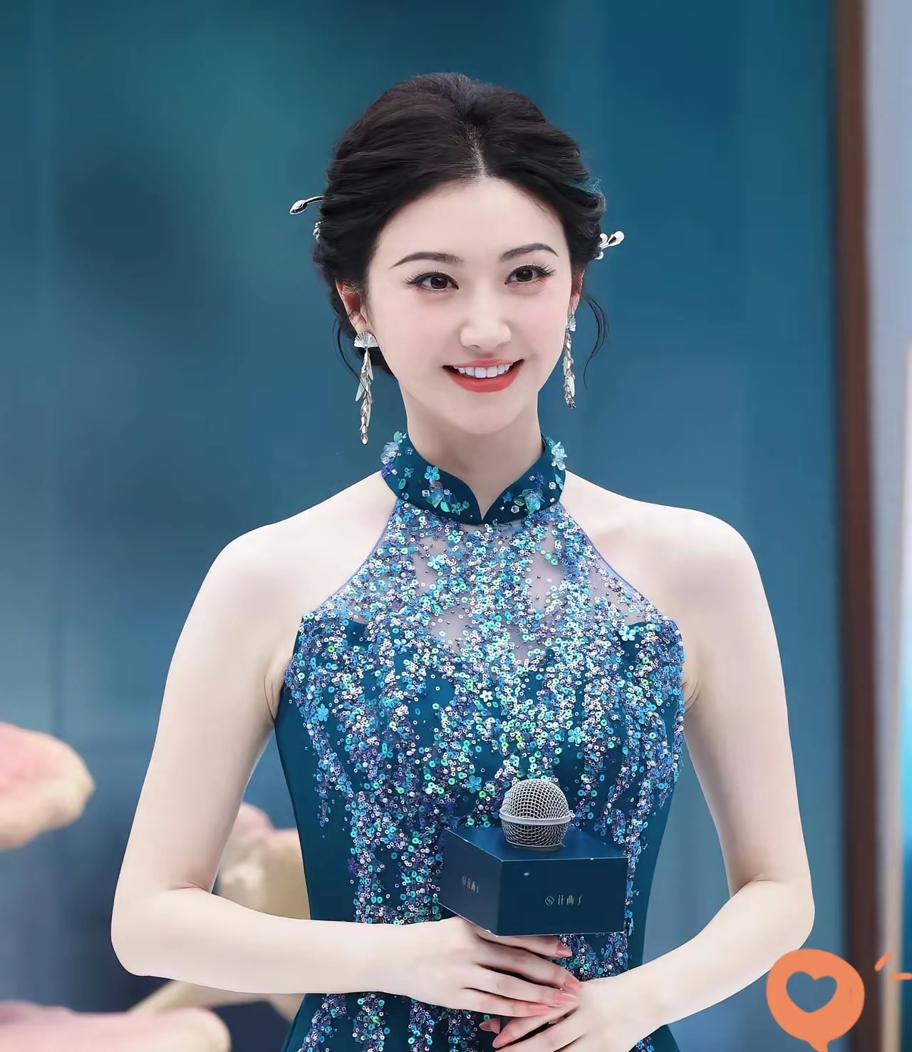 朋友线下见了景甜，说句大实话：镜头里的她，根本连真人1/3的美都没拍出来前阵子有