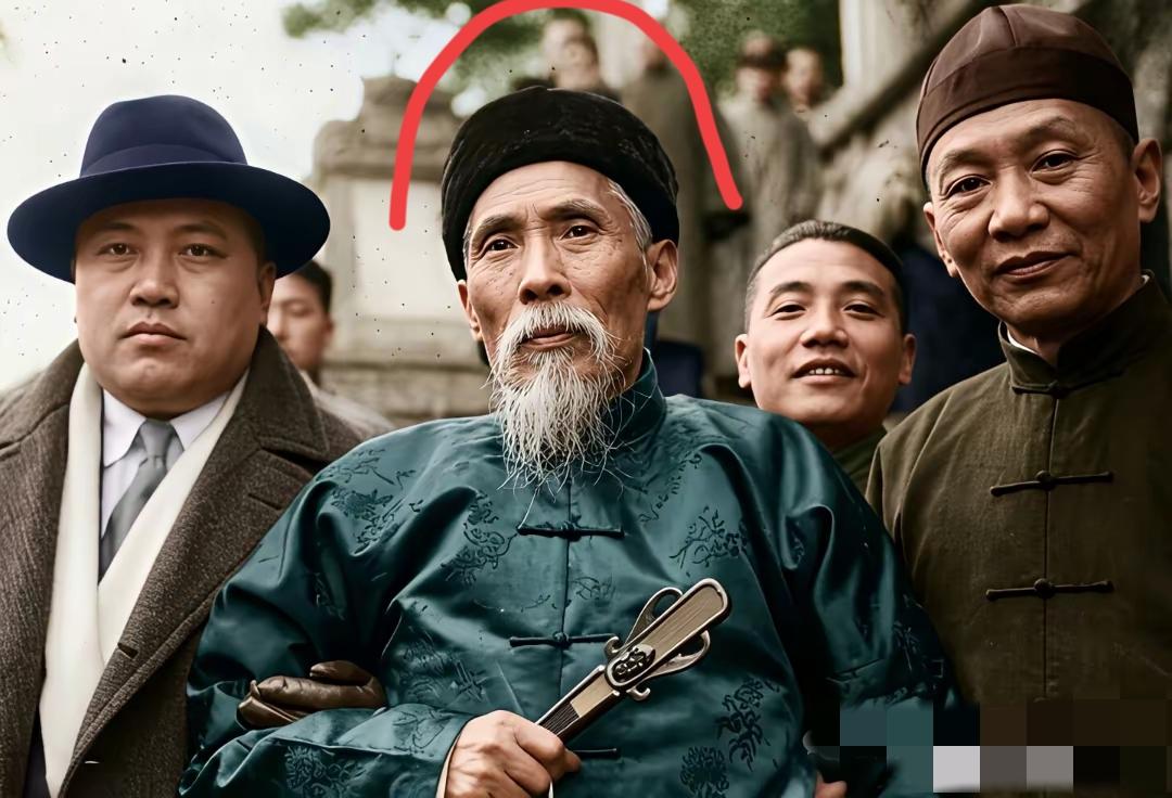 不是我吹！我敢说，能认出此人的，绝对是非常熟知历史的大神。[赞]