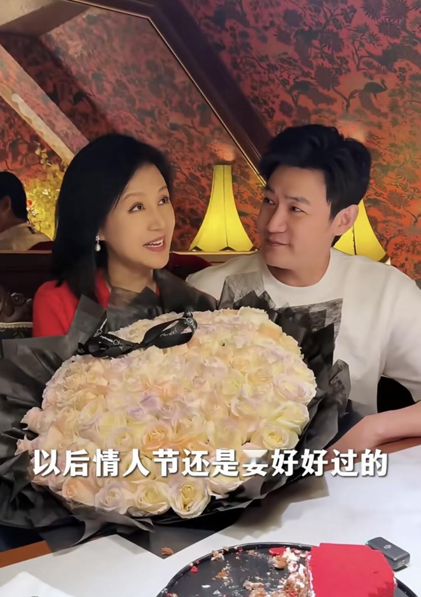 陆毅和鲍蕾过第30个情人节：岁岁年年，温暖如初
磕到了！
被陆毅和鲍蕾的神仙爱情